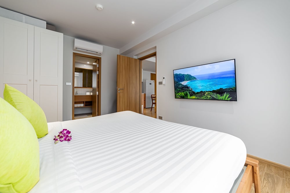 Seaside 2BR 200 m to BangTao beach