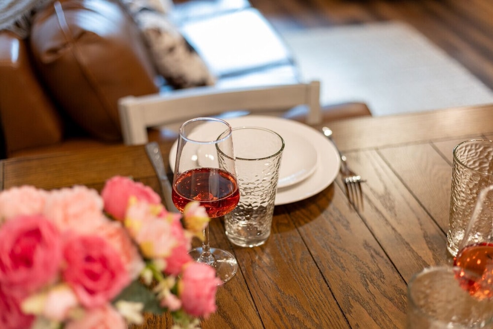 Couples Refuge by Ghosal Luxury Lodging