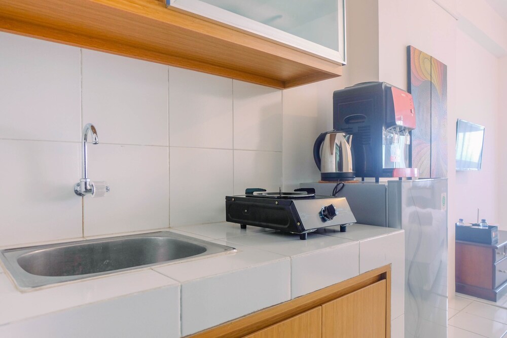 Best Price Studio Apartment at Gunung Putri Square view 3