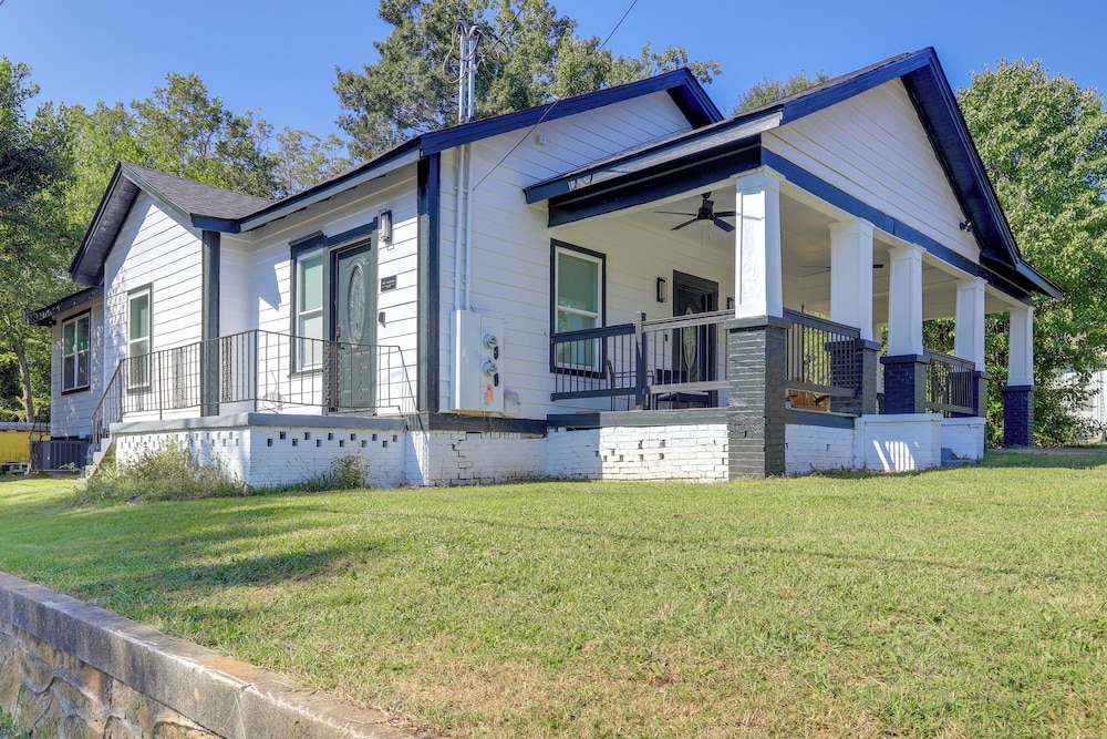 Pet-friendly ATL Hub - 9 Mi to Downtown