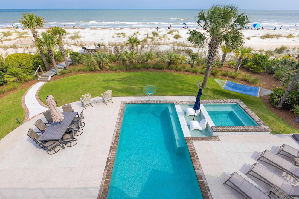 Luxury, Stunning 6 Bedroom Home with Saltwater Pool on the Beach