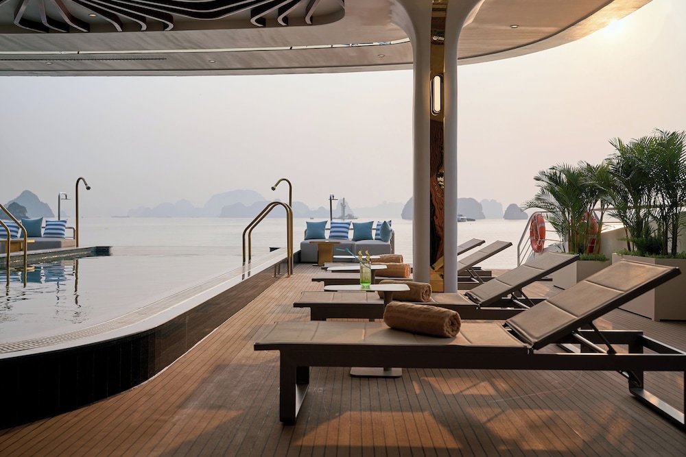 Calista Halong Bay Cruise