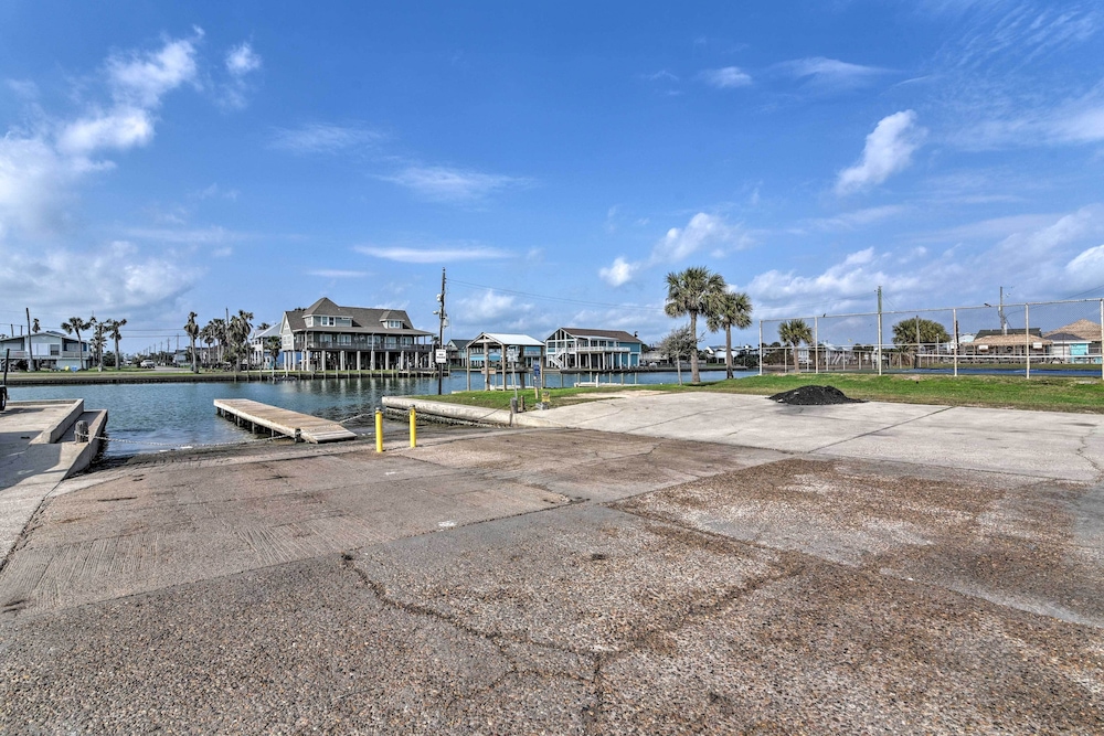 < 1 Mi to Sea Isle Beach: Home w/ Pool Access