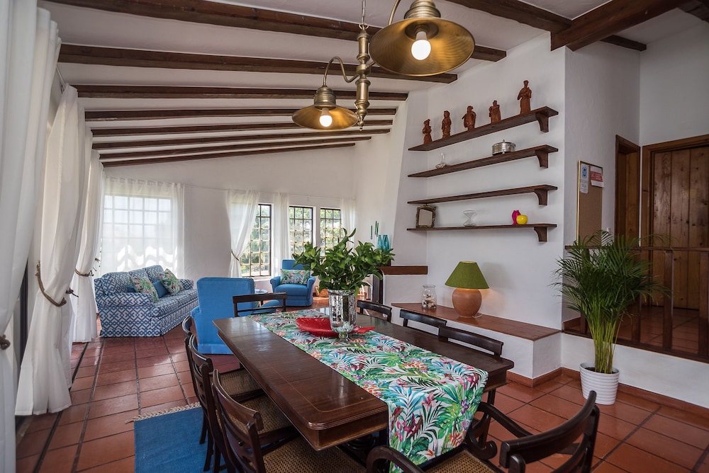 Ericeira Villa Surf Camp Hostel