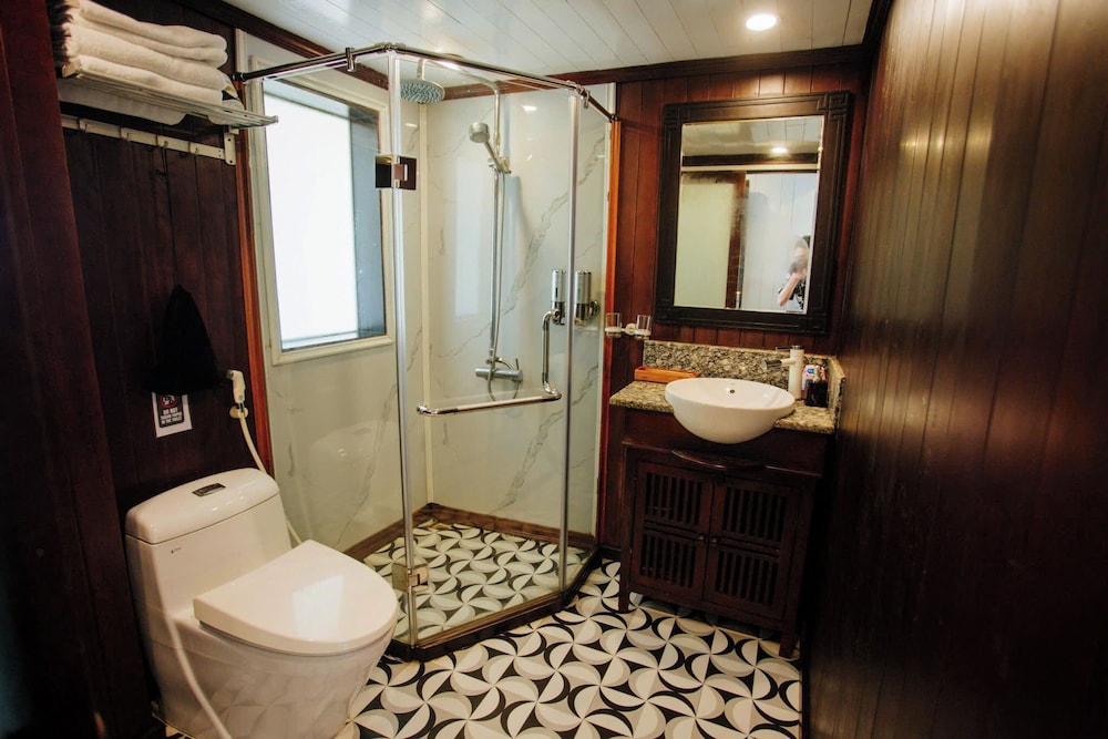 Vietsails cruises