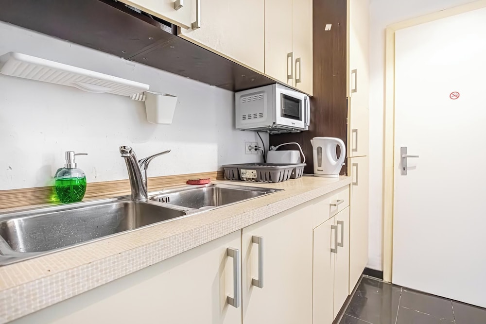 Cozy 4BR Apt Garden Close to Danube