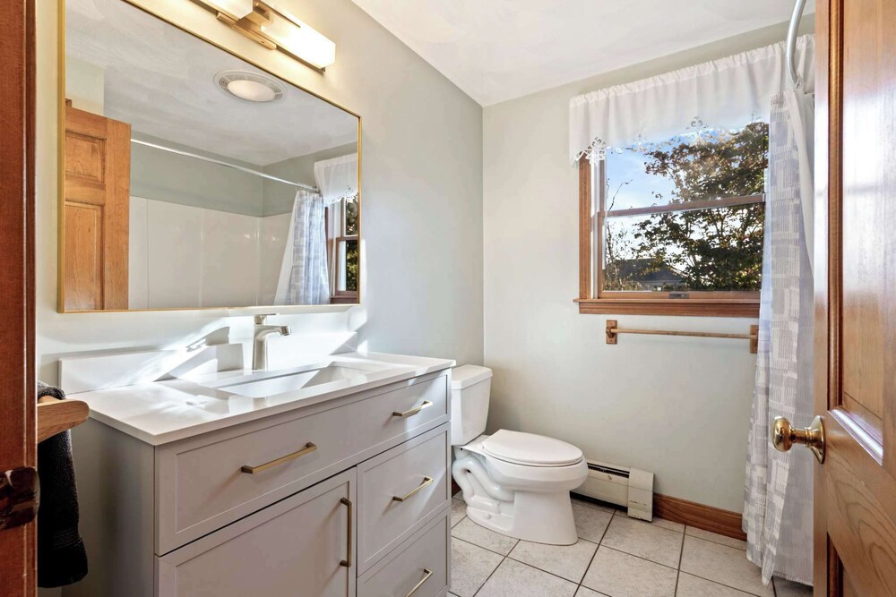 Nubble View Home for 10