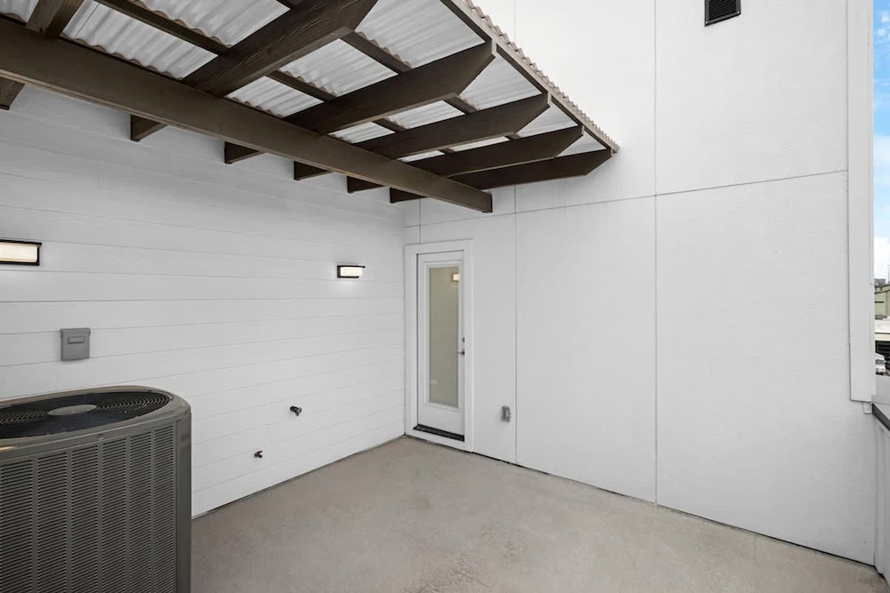 Newly Built Modern 3 Bedroom Houston Home