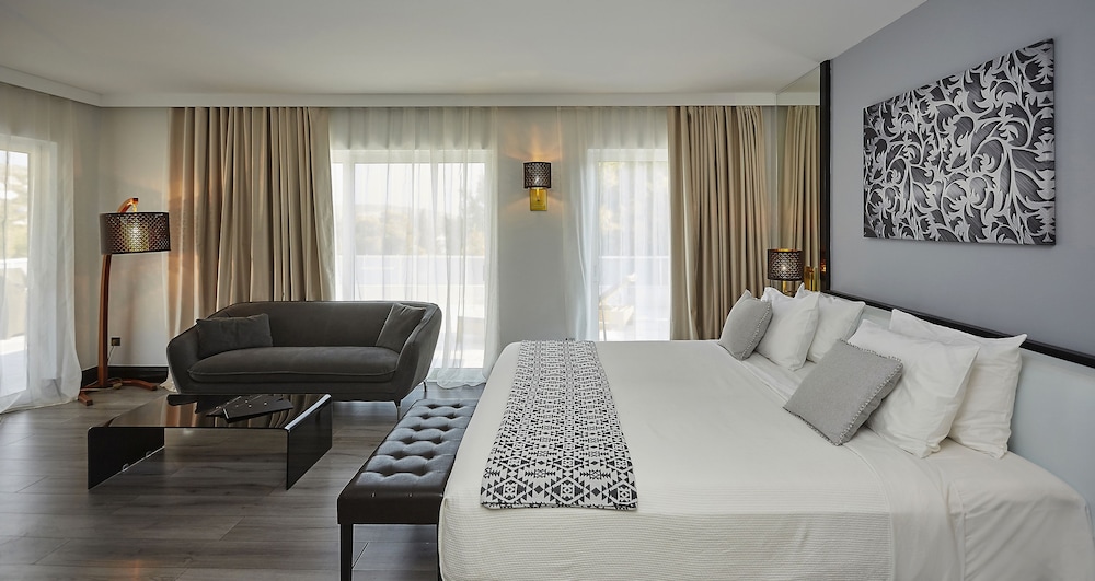 Athenian Riviera Hotel & Suites 4