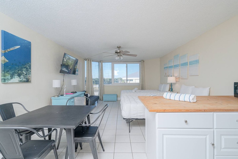 Top of the Gulf 320 Beachfront Free Beach Chairs