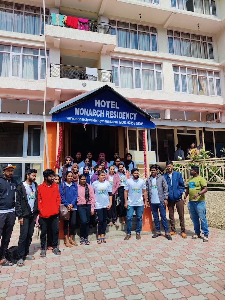 Hotel Monarch Residency Manali