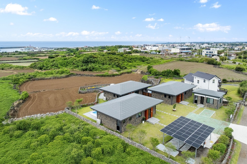Gimnyeong stonewall Private Pool Villa
