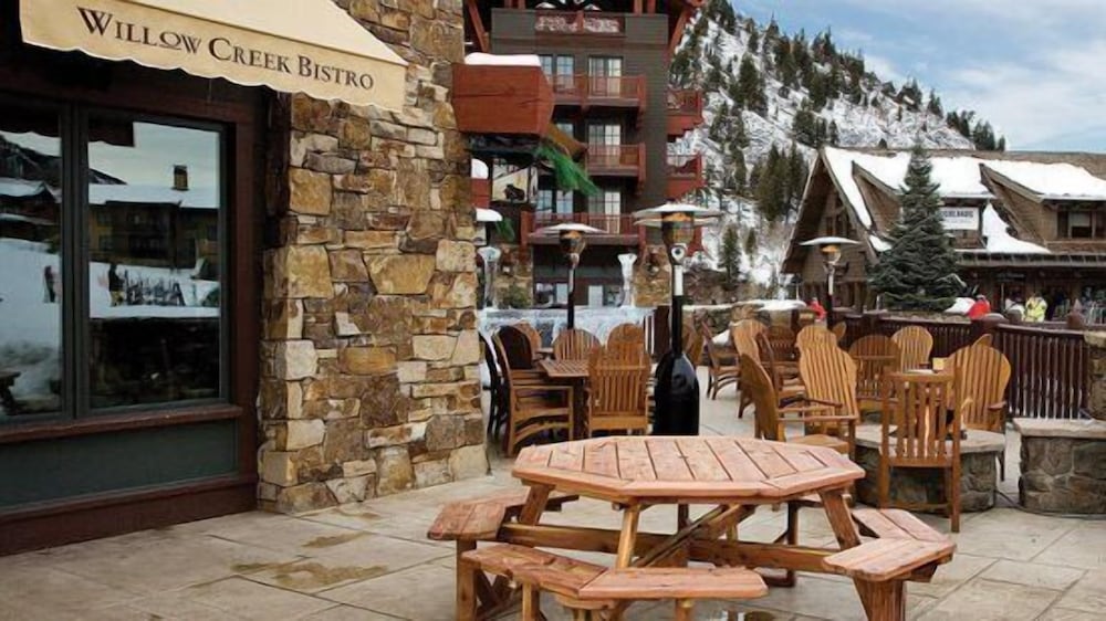 Aspen Ritz Carlton 3 bed Premier 02 view 5