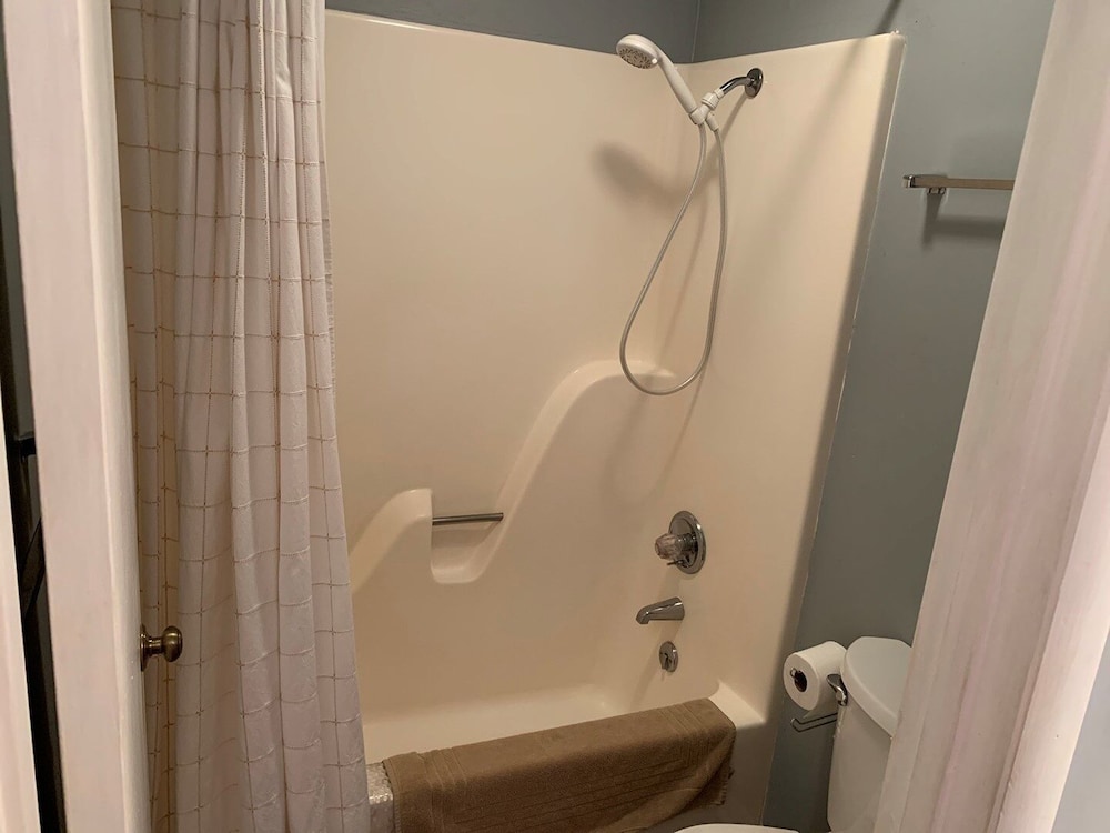 Sea Grove 2 Bedroom Condo by Redawning