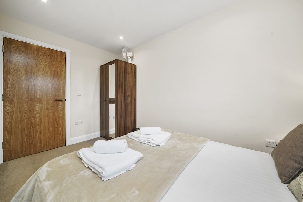 Heathrow Living Serviced Apartments by Ferndale