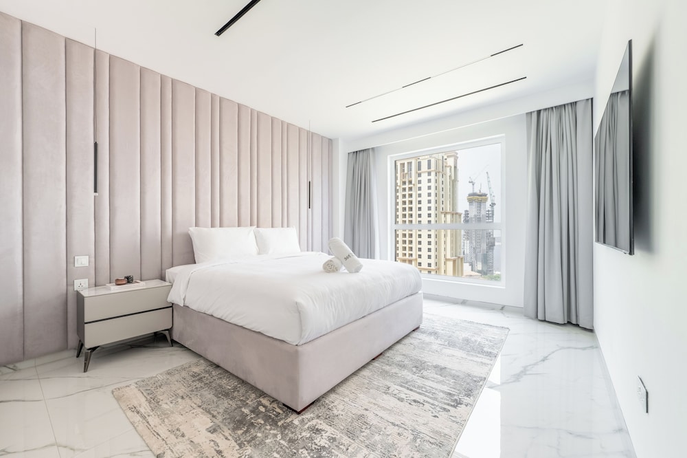 Seaside Elegance - Luxury 3-BR in JBR