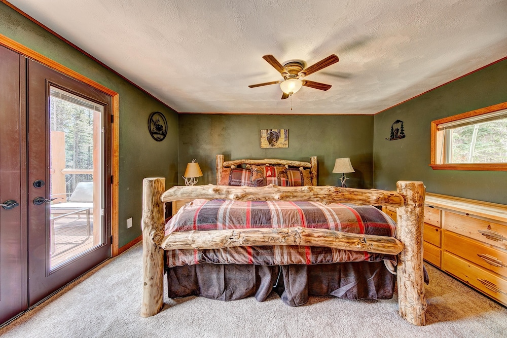 Longs Peak Cabin - Monthly Long-term Vacation Rental 30 Days -- Estes Park 3 Bedroom Cabin by RedAwning - Property Image 27