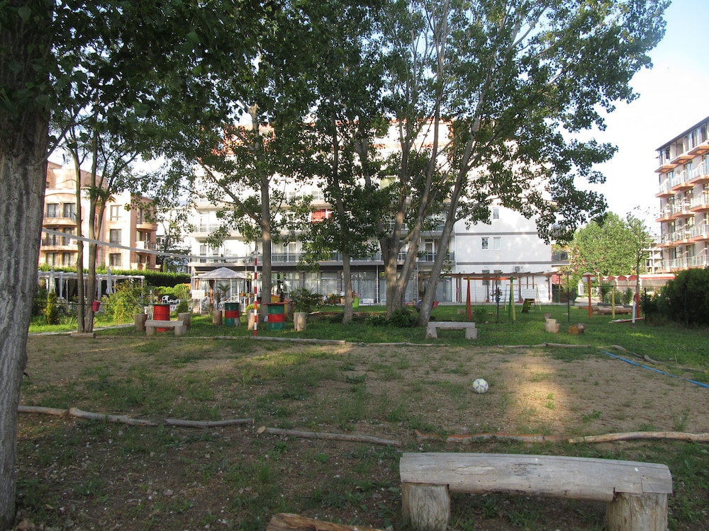 Nessebar Vacations - Aparthotel Cote dAzure - Property Image 1