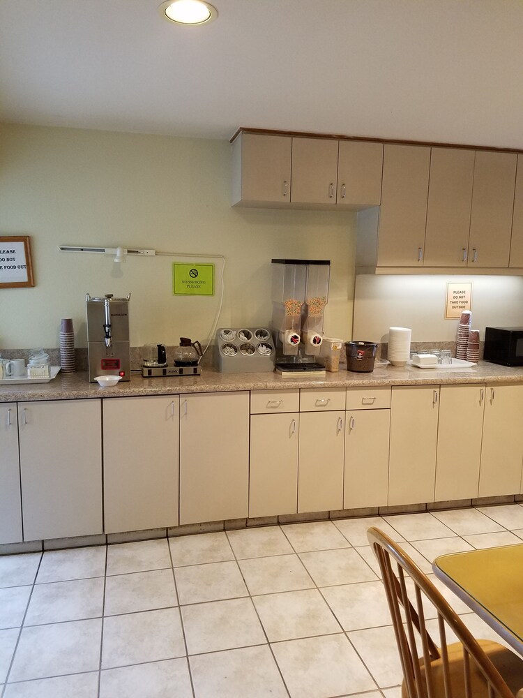 Motel 6 Anaheim Hills — photo 10