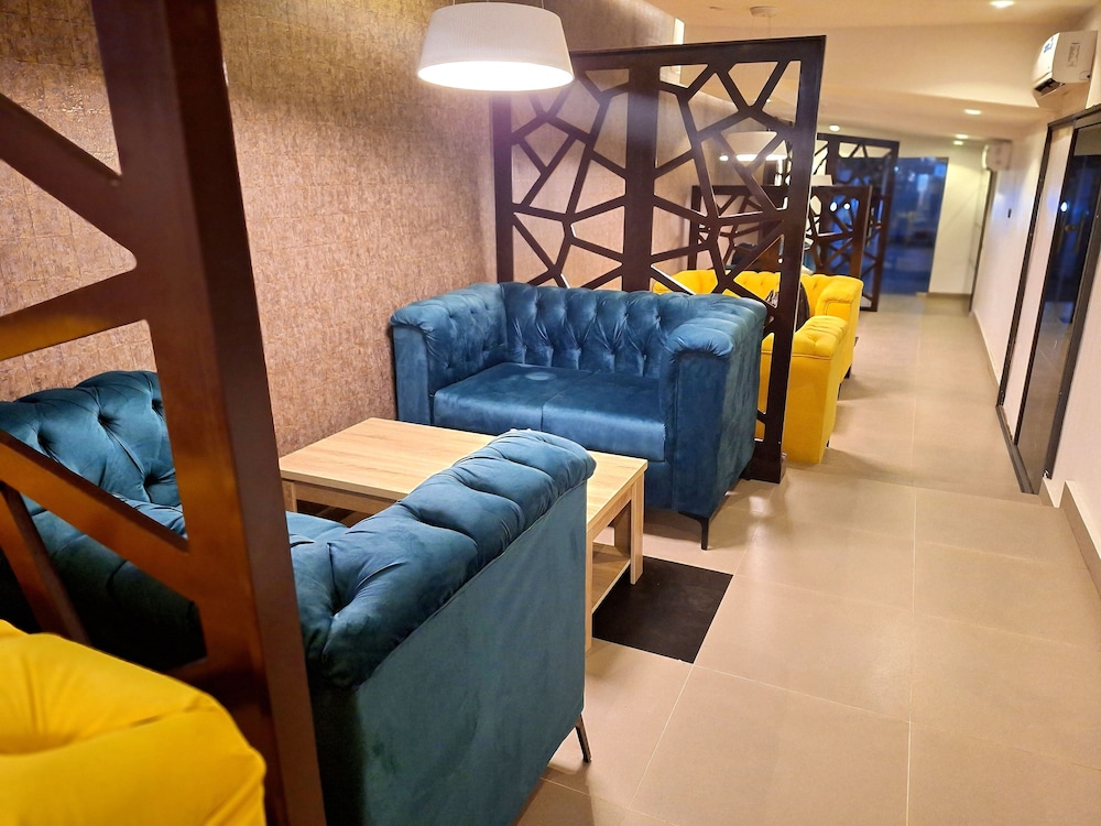 Luxxe Suites By Almond