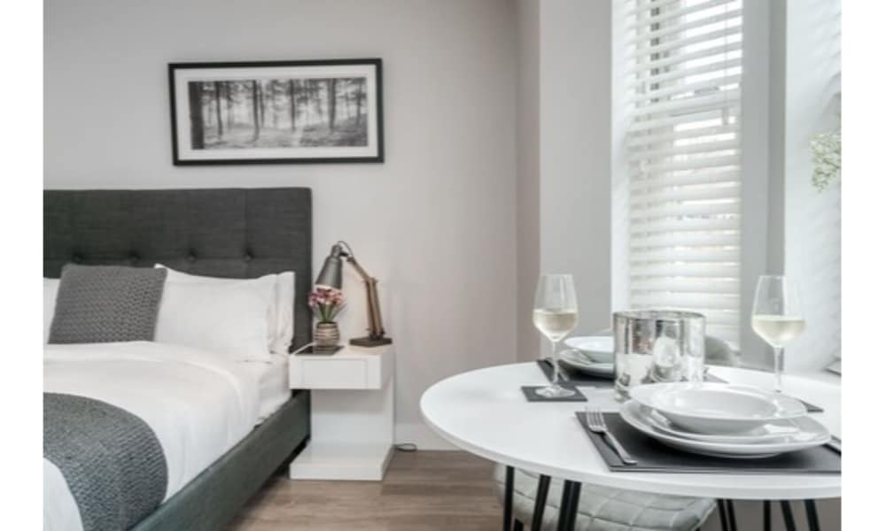Tailored Stays - Victoria Road