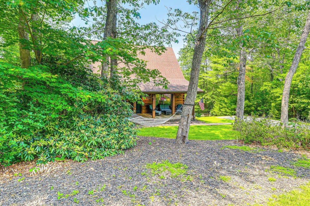 Blue Ridge Mtns Retreat w/ Views, 1 Mi to Parkway!