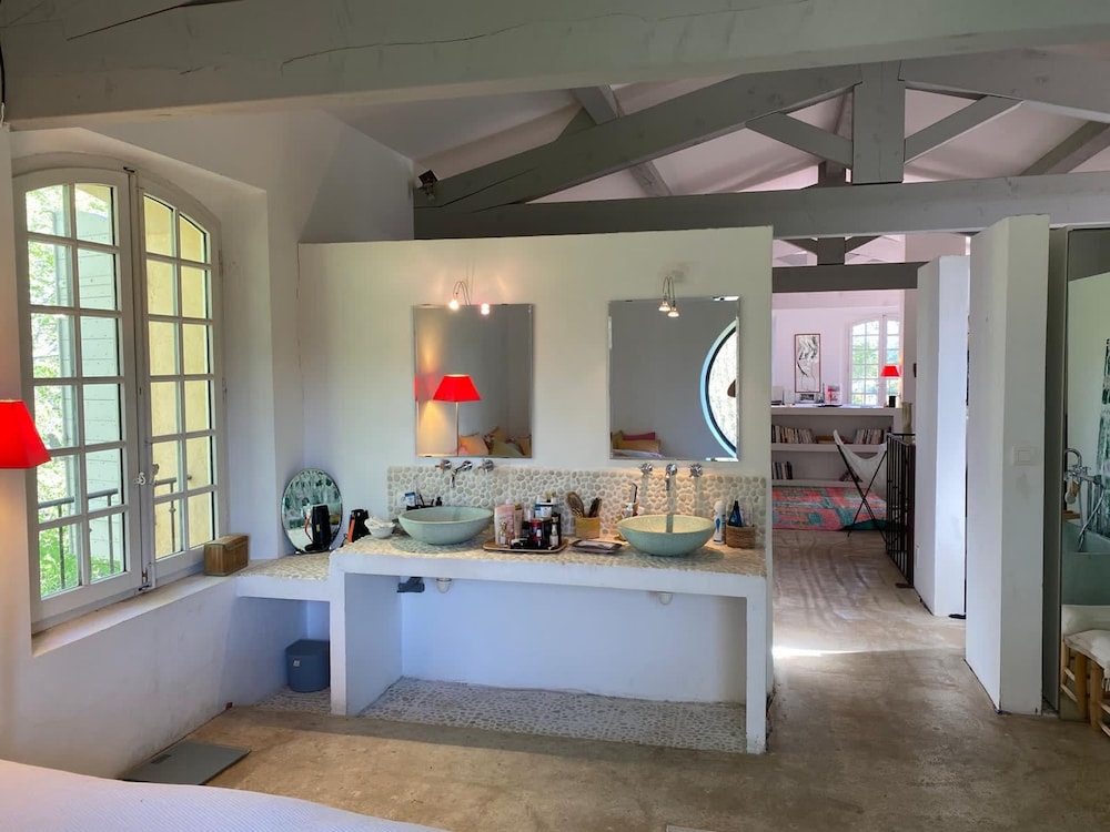 New Bastide Couronne d Aix Luxury in Aix-en-provence A Sophisticated Retreat for Families and Friends