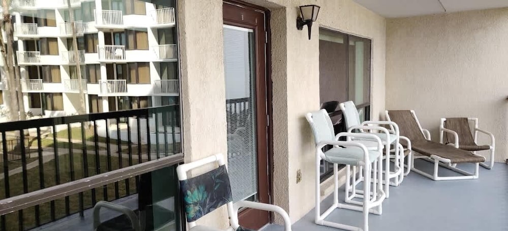 Saida Beachfront Luxe Condo Two Heated Pools 2 Bedroom Condo