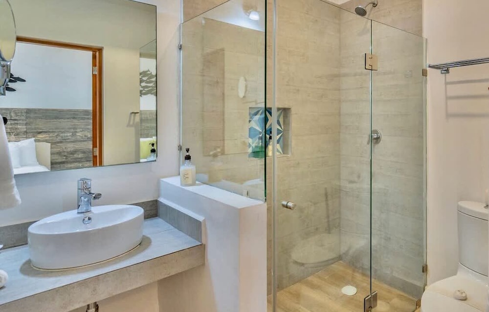 3br. Exclusive TH W/spacious Roof & Private Pool
