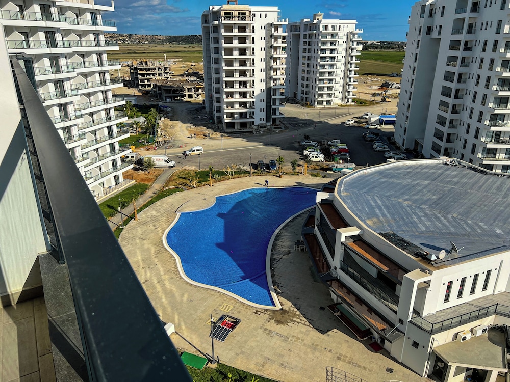 Isabella Pool Apartments