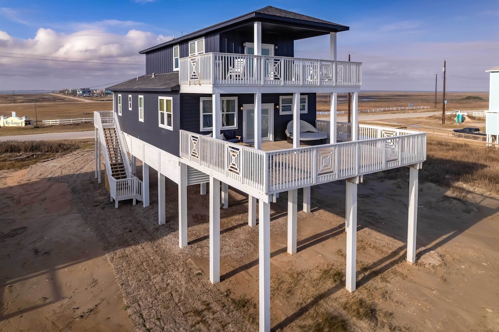 Deck & Ocean Views: Beachfront Home in Freeport view 5