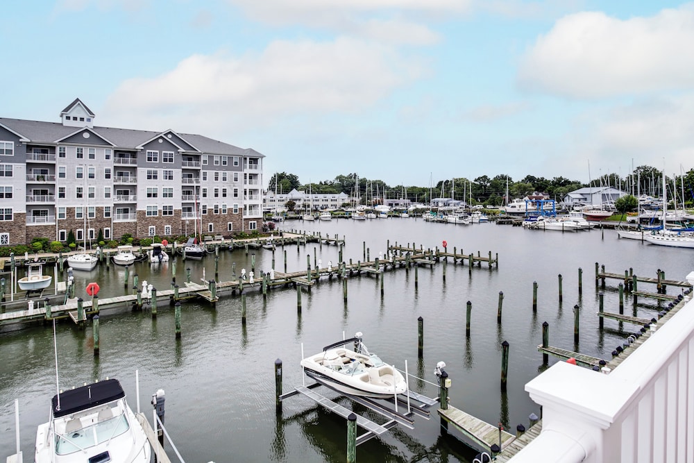 < 1 Mi to Dtwn: Waterfront Townhome in Cambridge!