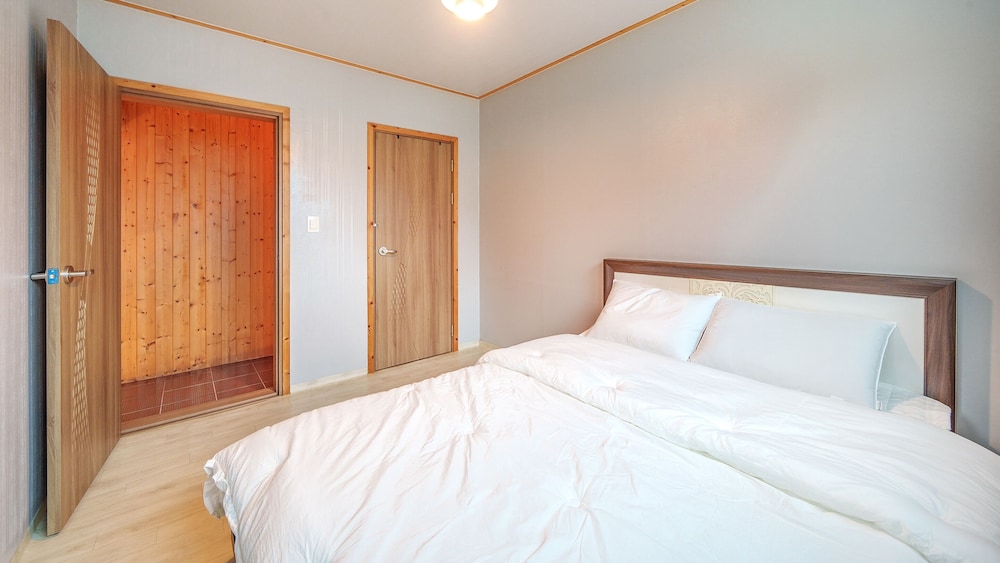 Gapyeong Sanchaek Glamping Pension