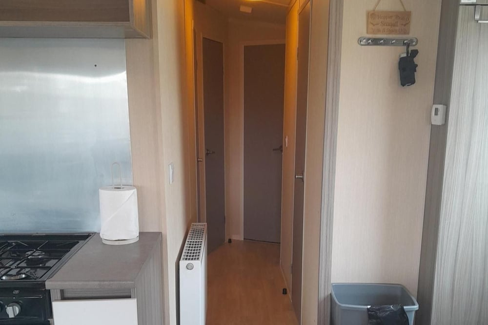 3 Bed-sleeps 6-pet Friendly-5 Min to Beach