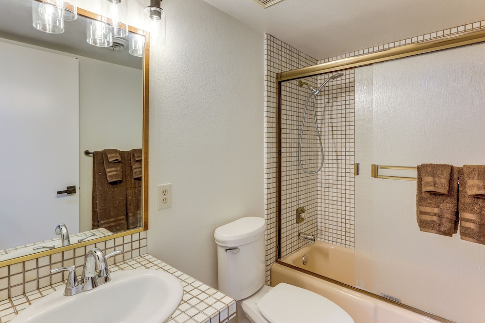 5 Mi to Colorado River: Yuma Gem w/ Pool Access!