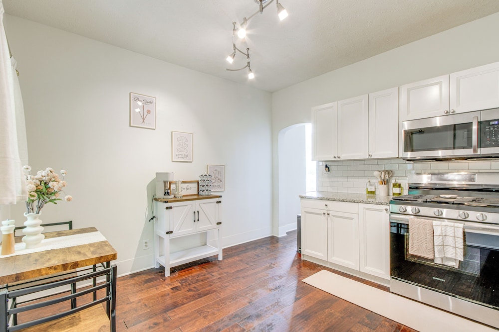 6 Mi to Ohio State: Walkable Home in S Columbus!