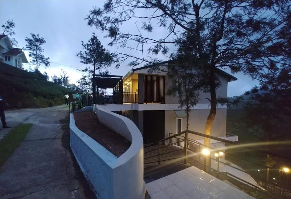 Falcon Crest Resort