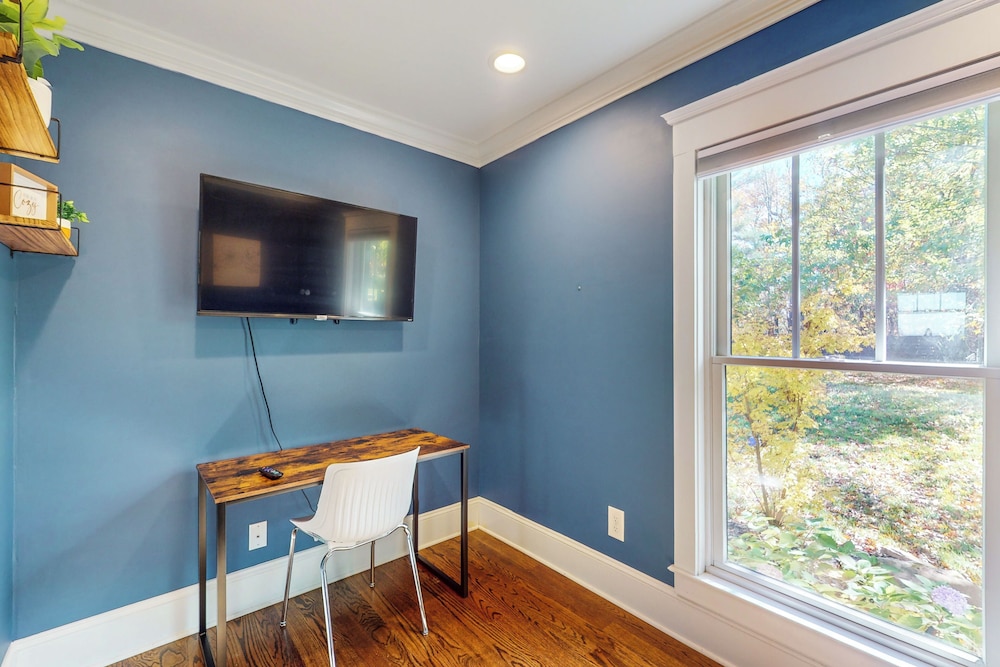 3 BR Home: Dog Friendly w/ Scenic Views & Pool