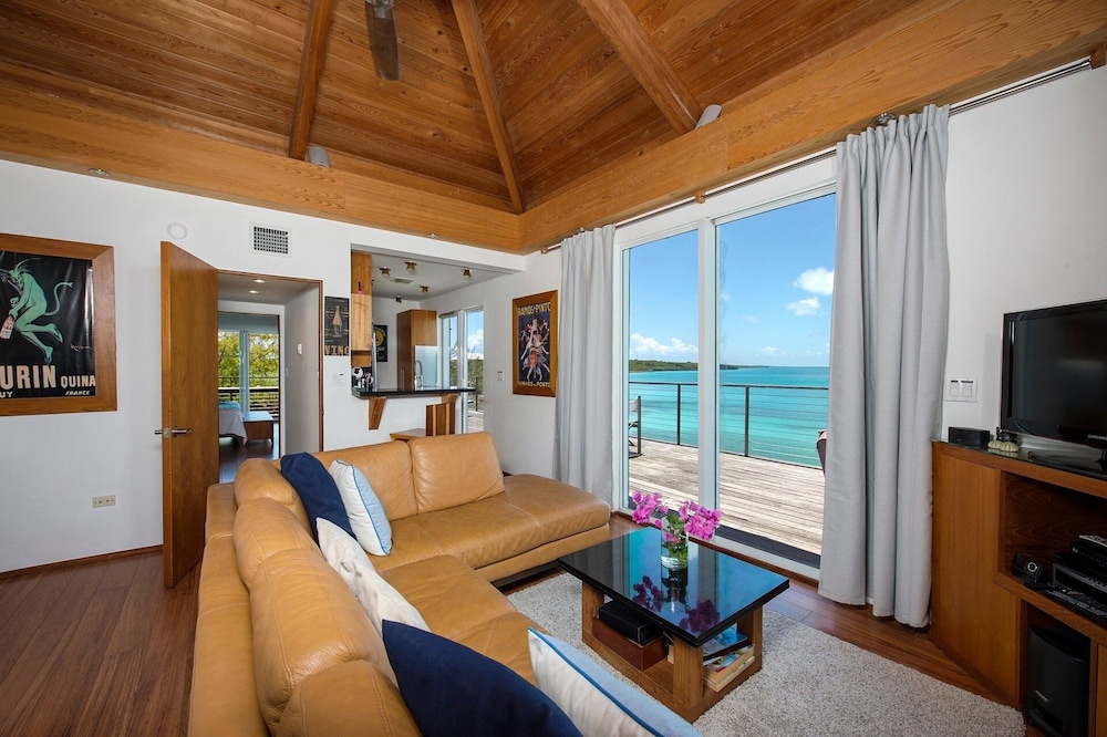 Touch Of Class Estate - A Caribbean Beachfront Estate 5 Bedroom Estate