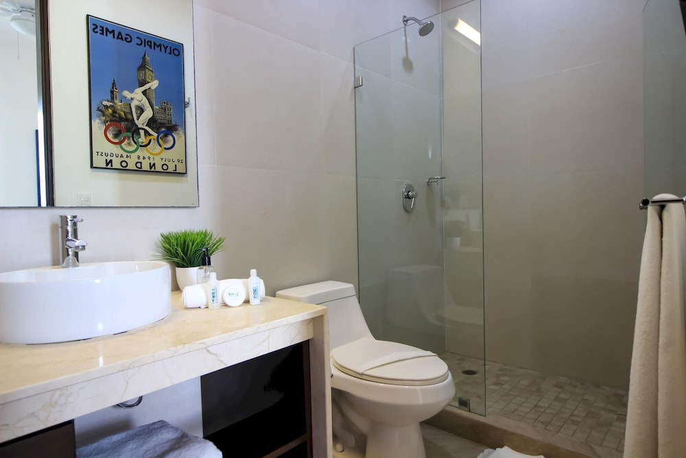 2-story Penthouse w Hot Tub Panoramic Jungle Views Charming Balcony in Bahia Principe