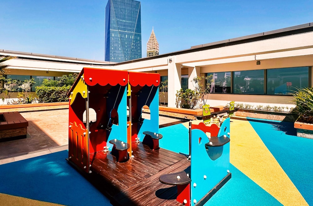 Pristine Difc 2BR w Pool Gym