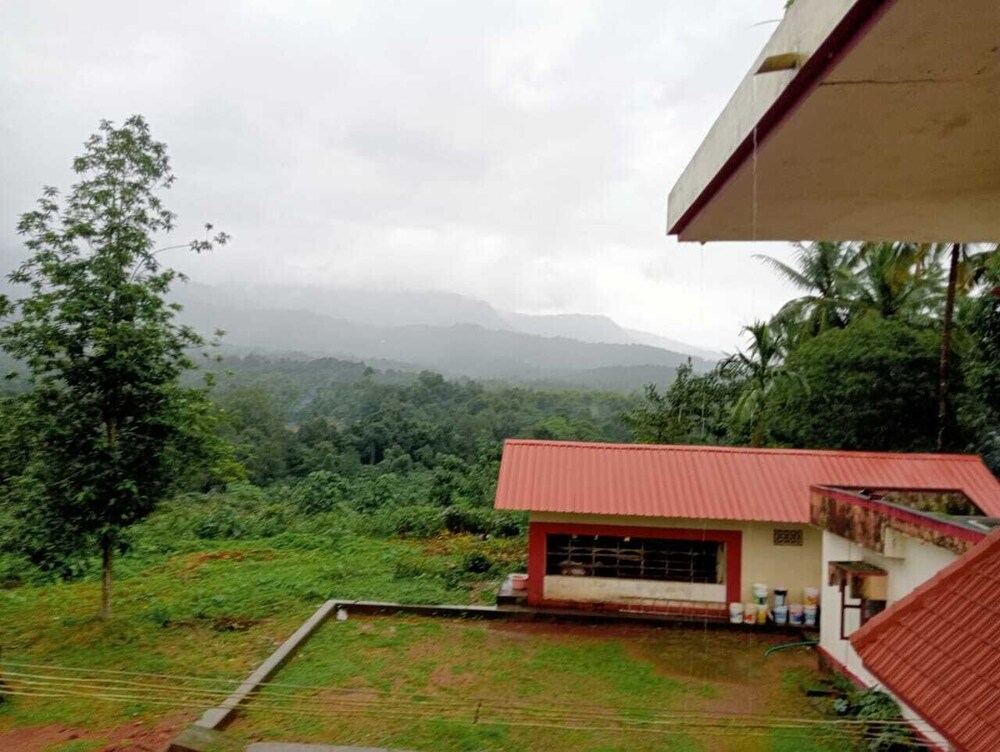 De Royale Summit Home Stay