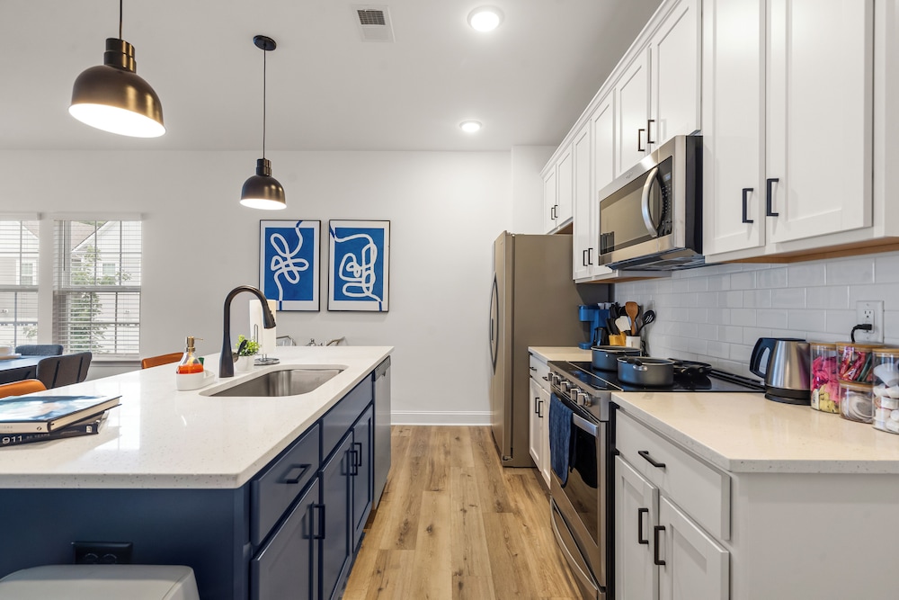 Luxe 3BR Townhouse to Uptown Charlotte
