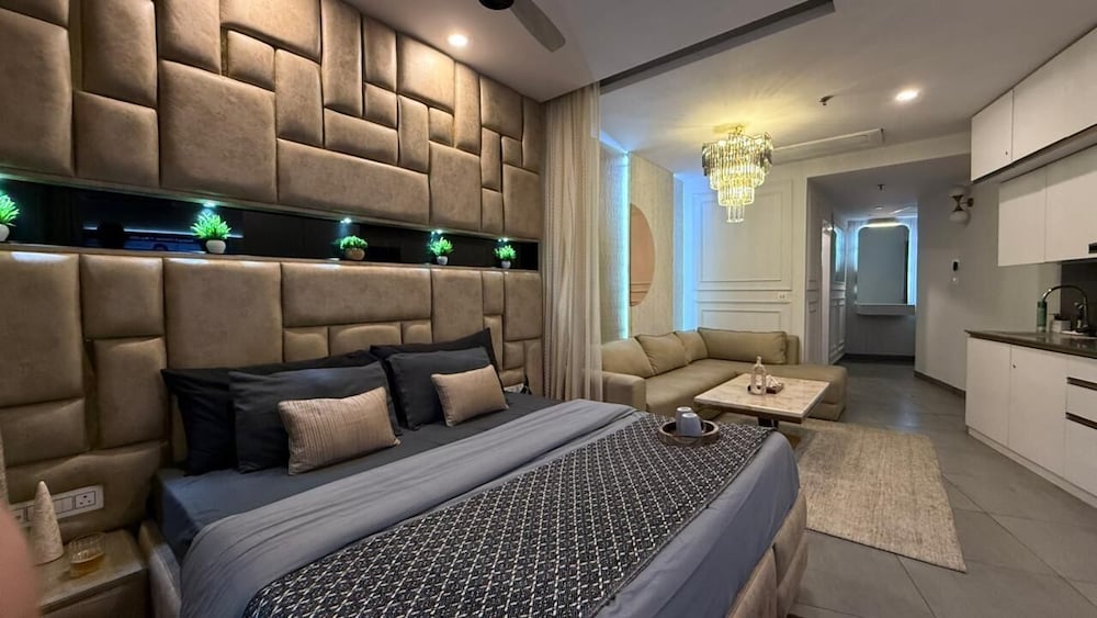 41 Floor River View - TheRoomeraStay
