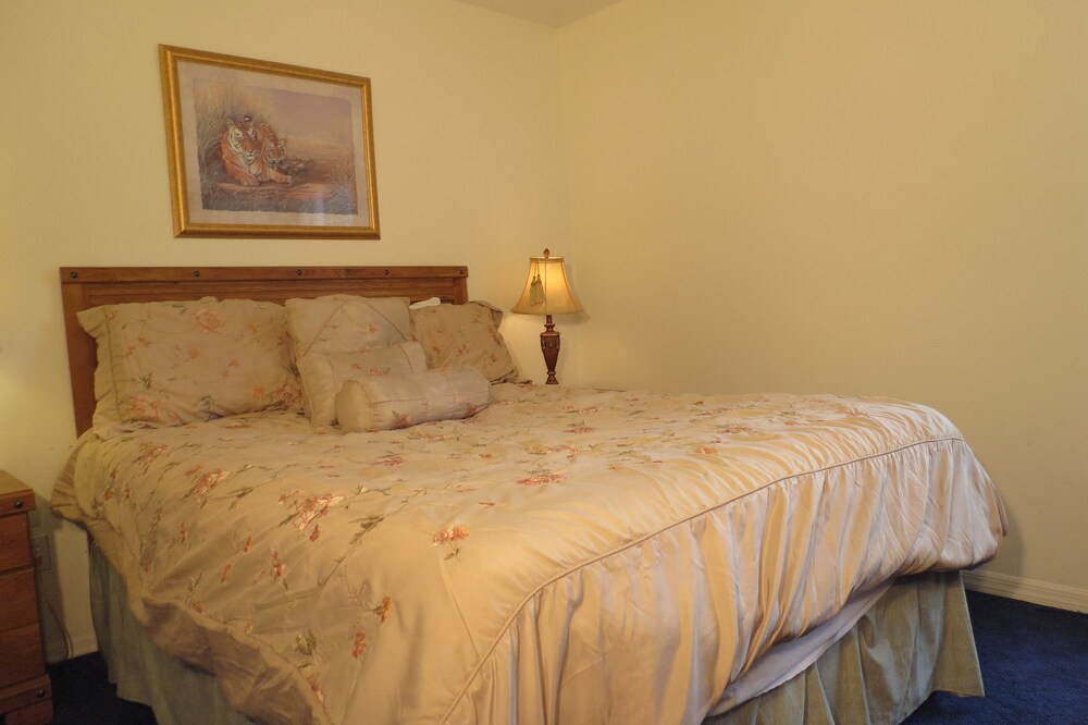 Westridge Area Pool Home — photo 2