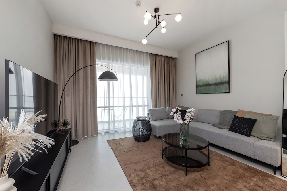 Luxury 1BR at Vida Residences