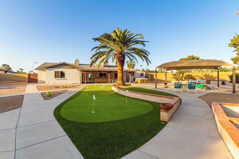Chandler oasis with pool & hot tub