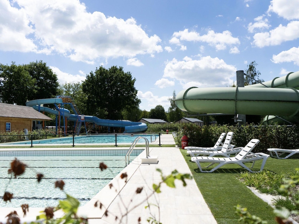 Modern Chalet With Combi Microwave Near Efteling