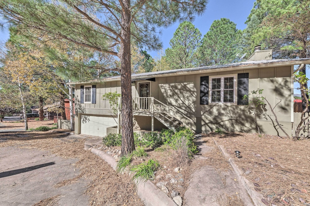 Ruidoso Getaway w/ Deck, Golf Course Views! view 4