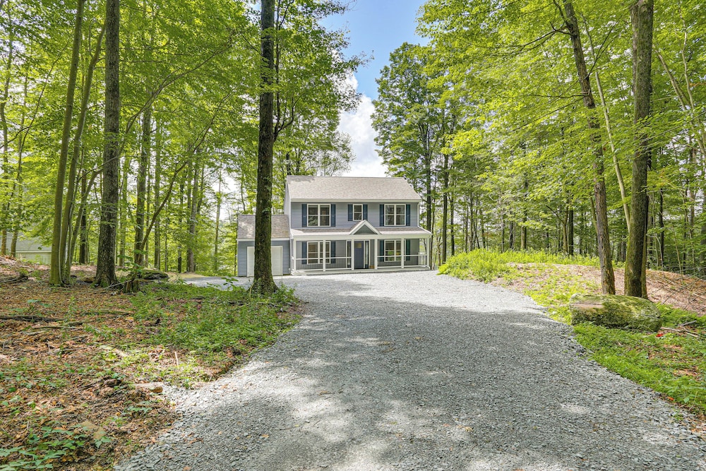 Boat, Fish & Unwind: Waterfront Gem in Pocono Mtns